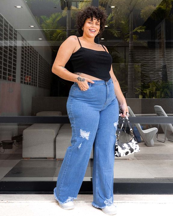 Calça Jeans Feminina Plus Size Wide Leg com Rasgos e Barra Desfiada 29019  Média - Consciencia Jeans 2020 - B2C