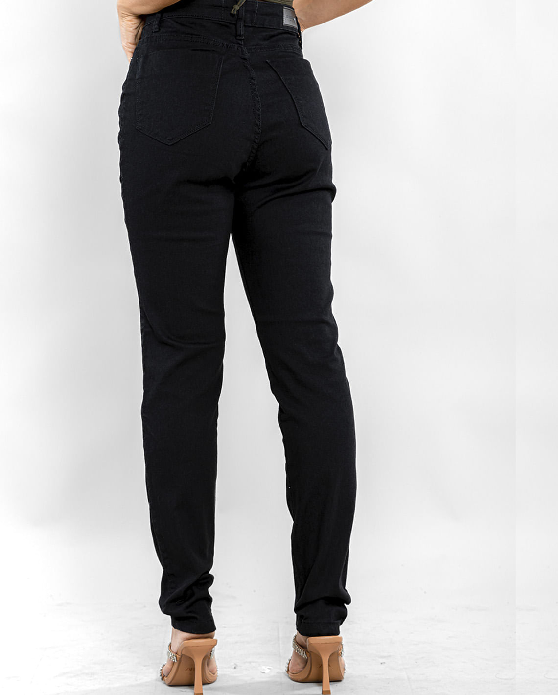 Calça Feminina Mom com Elastano 22660 Preto - Consciencia Jeans