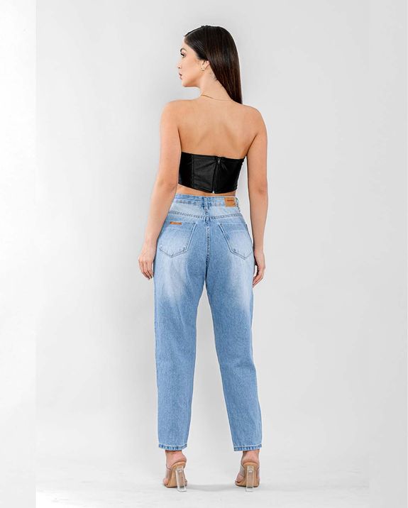 Foto: Moda jeans no verão: calça e blusa assimétrica de um ombro só no  mesmo tecido deixam o look da estação fresquinho - Purepeople