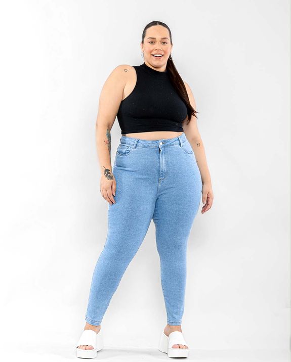 Calça Jeans Feminina Mom Plus Size Básica com Elastano 00229 Escura -  Consciencia Jeans 2020 - B2C